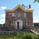 lighthouse-looking-east