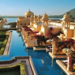 the-oberoi-udaivilas-in-india-has-a-gorgeous-pool-that-guests-can-swim-in-directly-from-their-private-rooms